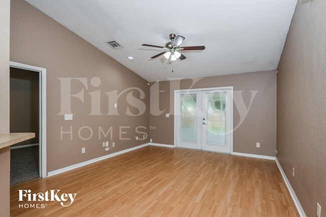 Photo - 325 Crabtree Ave