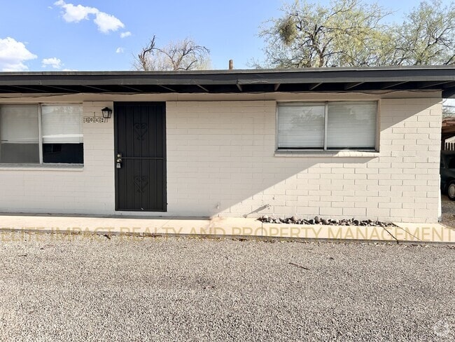 Building Photo - 3042 N Sparkman Blvd Rental