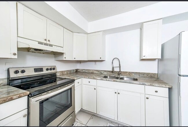 Building Photo - 1208 Louis Ln