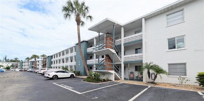 Building Photo - 1839 Sunny Dr Unit E36