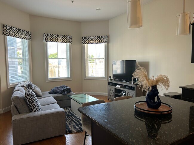 Photo - 282 Maverick St Unit 3