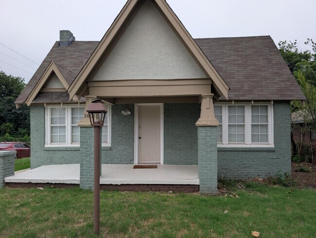 1601 NE 18th St