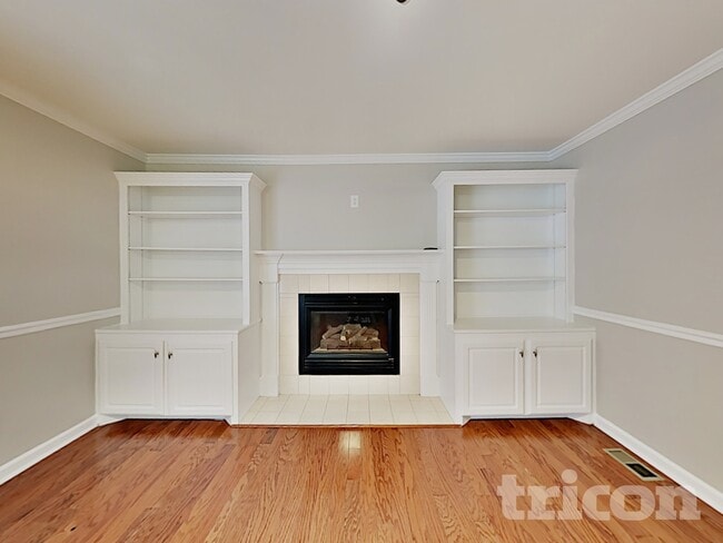 Photo - 229 Montclaire Cir