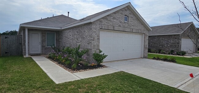 Building Photo - 722 Falling Cave Dr