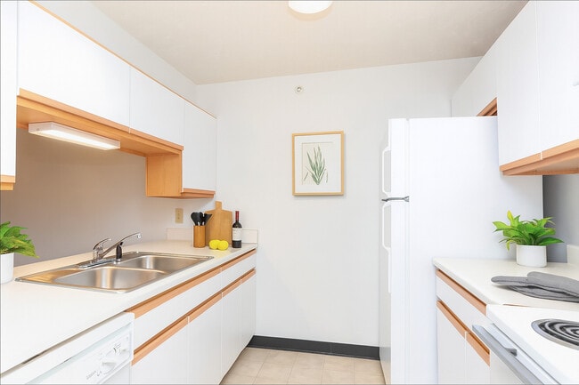 Photo - Geary Estates Apartments