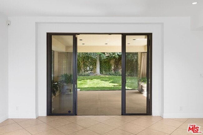 Photo - 1121 La Collina Dr