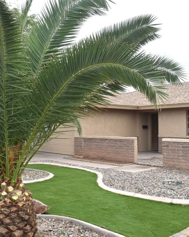 Photo - Awesome 5 Bed 2 Bath Home at ASU