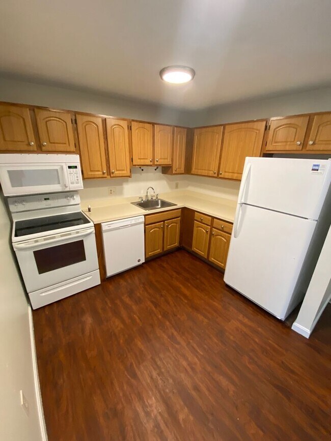 Photo - 2 Bedroom Apartment for Rent in Rochester, NH!