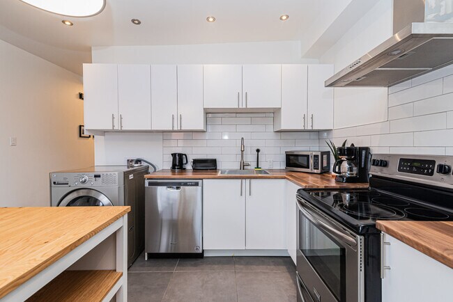 Photo - 4010 Rue Hochelaga Unit ID1240235P