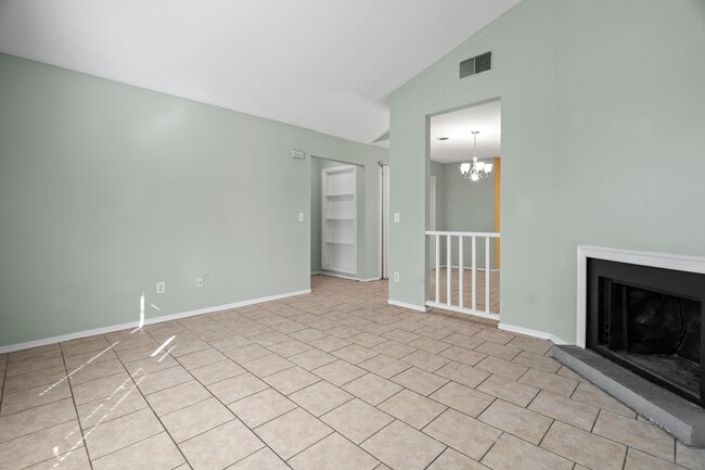 2231 Woodridge Ln Unit B