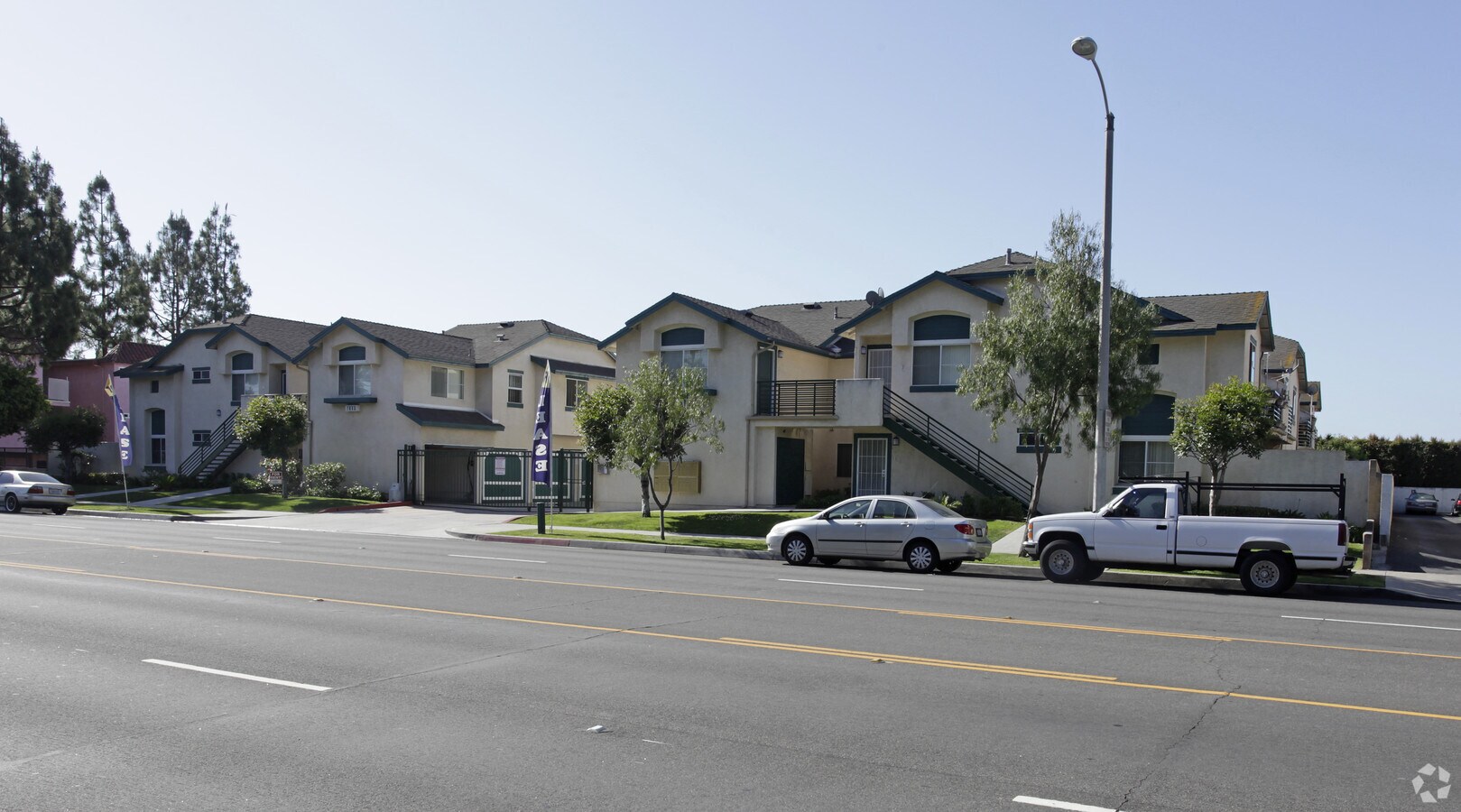 7642 Crescent Ave - 7642-7652 Crescent Ave Apartments