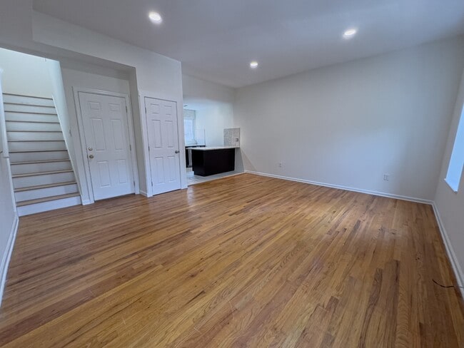 Building Photo - 2038 Wallace St Rental