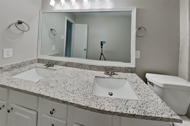 Building Photo - 7015 Fountain Lilly Dr