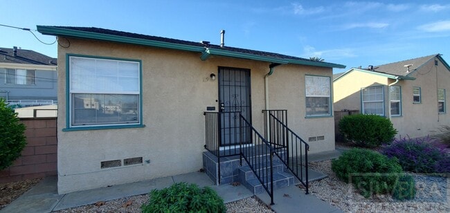 Building Photo - m-300 Unit 119