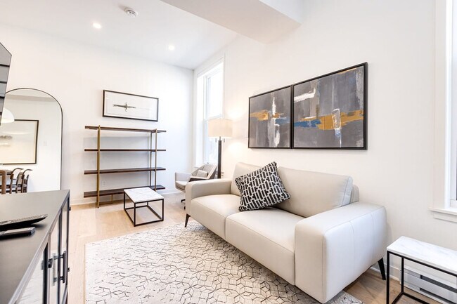 Photo - 4500 Rue Hutchison Unit FL1-ID1254776P