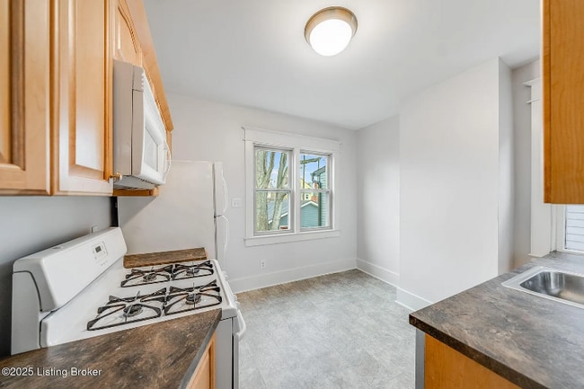 Photo - 1131 Everett Ave Unidad 2