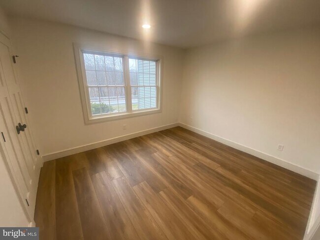 Photo - 1087 Mt Tom Rd Unit 204