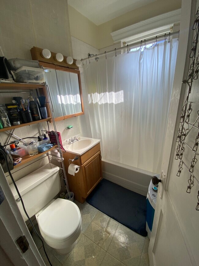 Photo - 352 Riverway Unidad 23