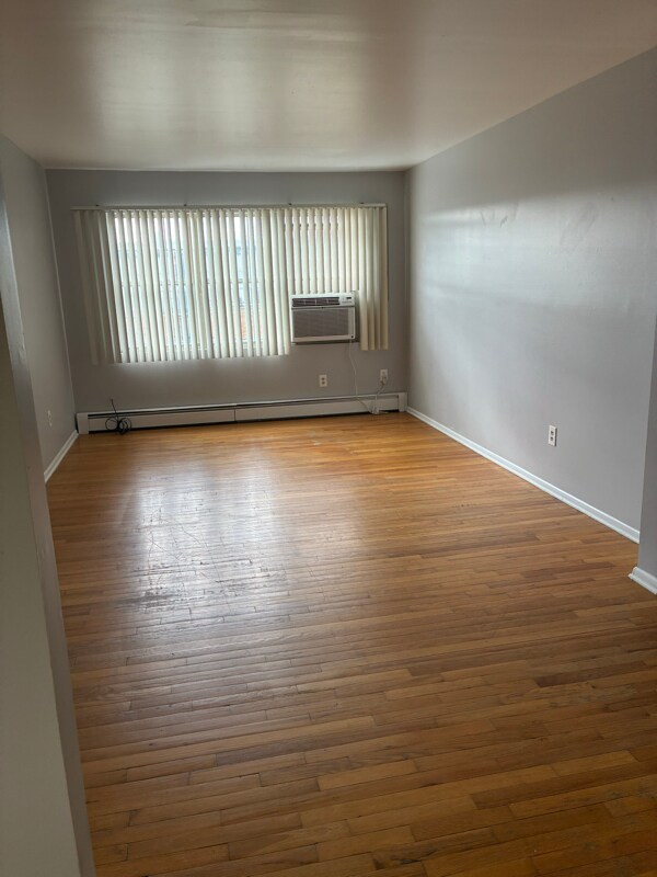 Photo - 136 Maple Ave