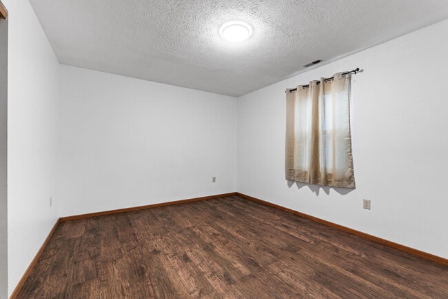 Photo - 503 Rosehill Dr