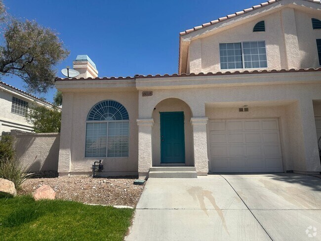 Building Photo - Stylish 2-Bedroom Townhouse with Private Y...