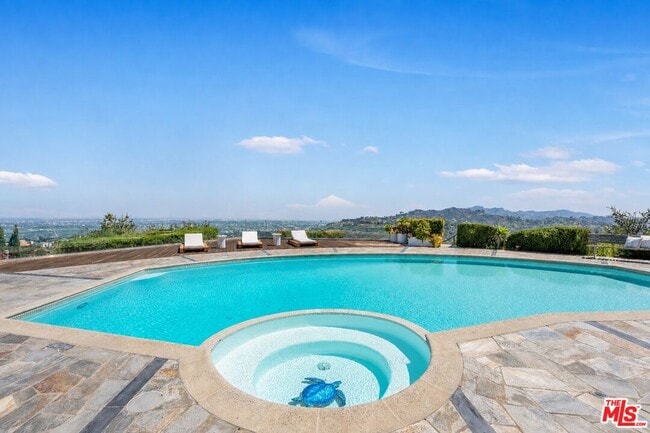 8416 Skyline Dr