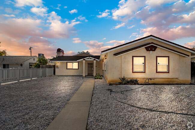 Building Photo - 23040 Saticoy St Rental