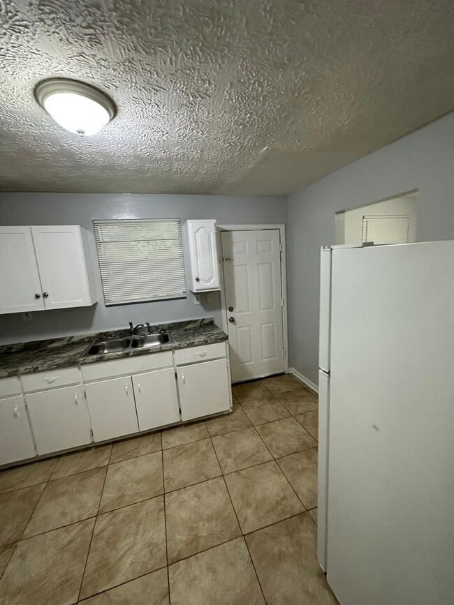 Building Photo - 1632 8th St W Unit 1 Rental