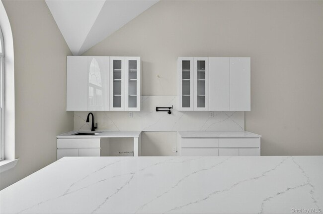 Photo - 18 Fordham Ln