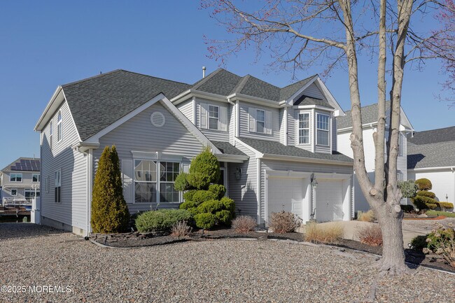 11 Peaksail Dr
