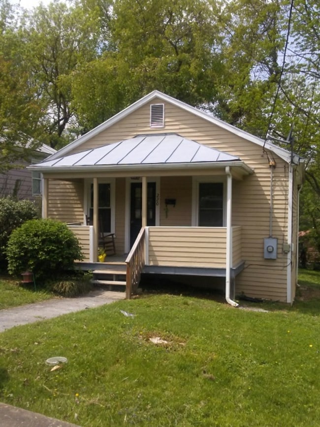 Building Photo - Cottage Style Home