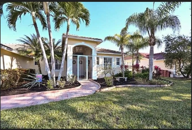 Building Photo - Lakefront 3 Bed + Den 2 bath home with pool and spa tub in Waterways of Naples Community