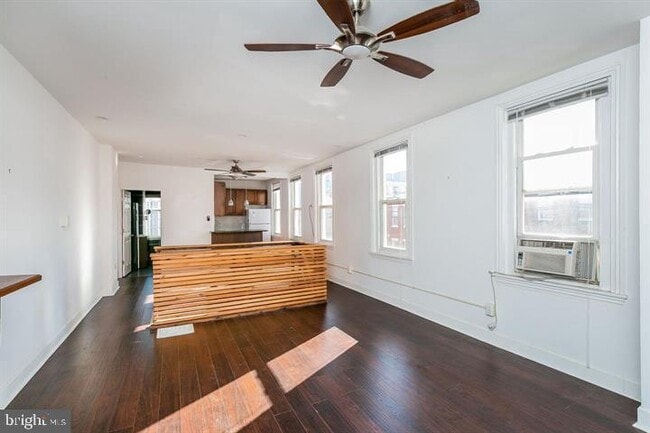 Photo - 1801 N Mascher St