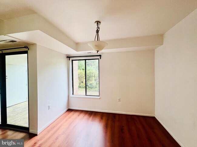 Building Photo - 10570 Twin Rivers Rd Unit A1 Rental