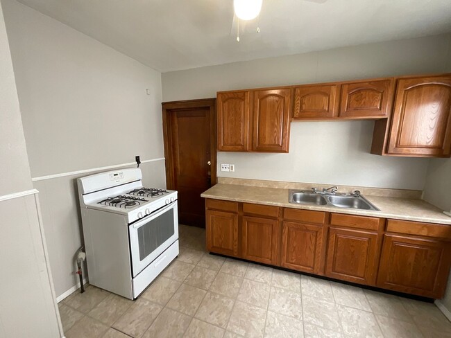 Photo - 9613 Sladden Ave Unidad 9613 Sladden Avenue Down