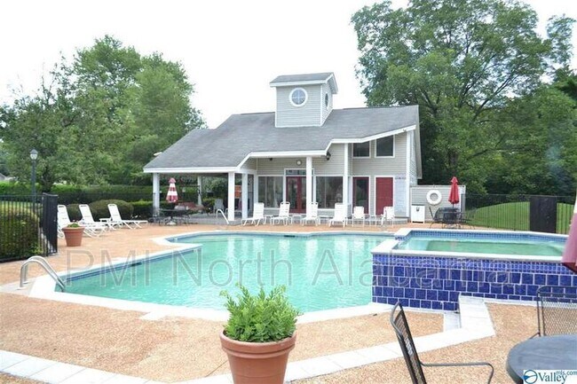 1023 Stones Throw Dr NW