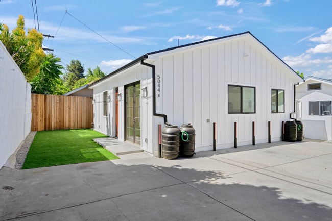 Building Photo - 5044 1/2 Hartwick St