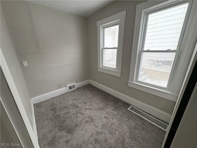 Photo - 1924 E 123rd St Unidad Front Down