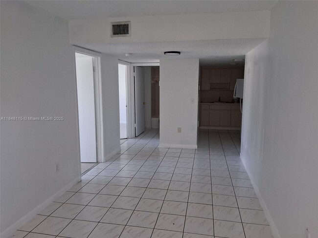 Building Photo - 1875 NW 7th St Unit 5 Rental