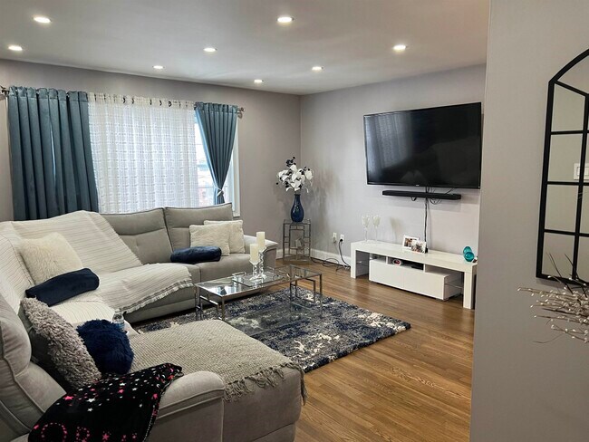 Photo - 258 Garfield Ave Unit 2