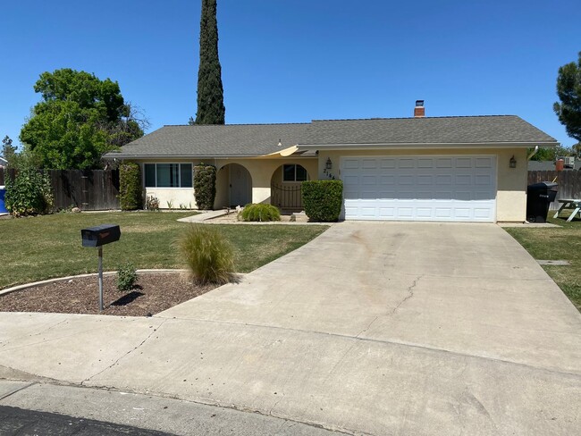 Building Photo - Spacious home in Northeast Hanford, central air, quiet cul-de-sac lot!