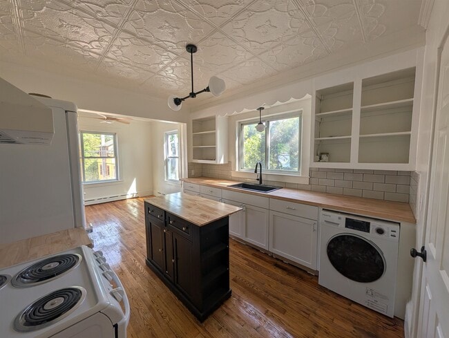 Photo - 180 Highland St