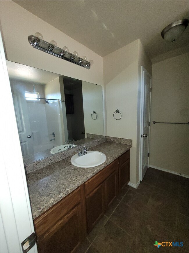 Photo - 935 Brookview Dr