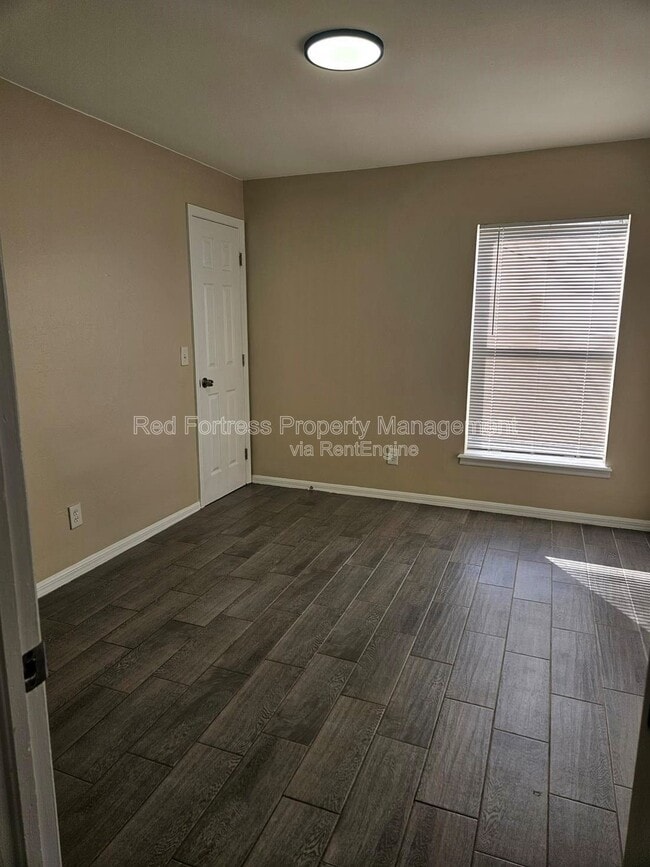 Photo - 4514 Leonard Blvd S