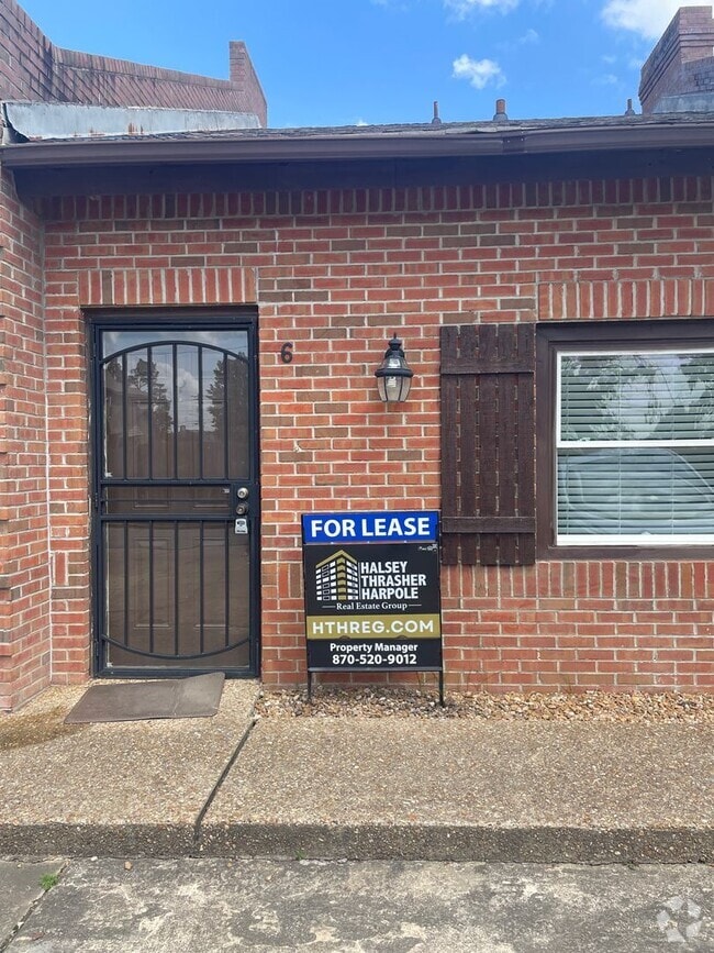 Building Photo - 2519 Forest Home Rd Unit 2519 Forest Home Road 6A
