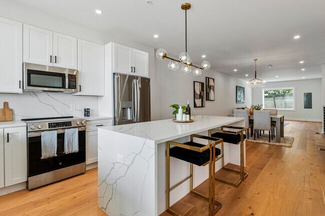 Photo - 1140 17th St NE