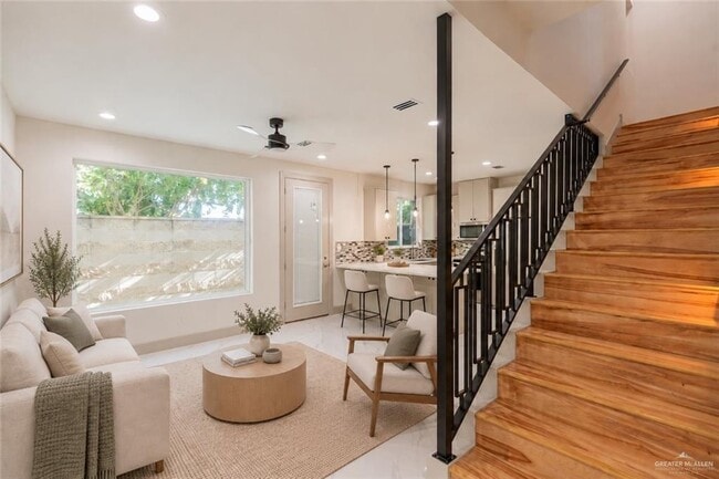 216 Canary Ave