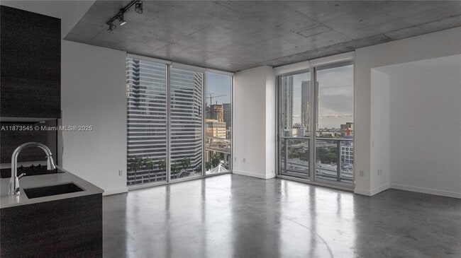 Building Photo - 151 SE 1st St Unit 811 Rental