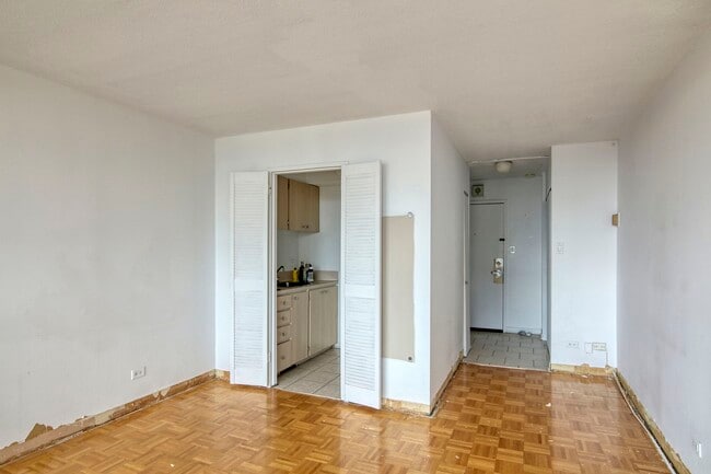 Building Photo - 1975 Maisonneuve Blvd W Unit 508