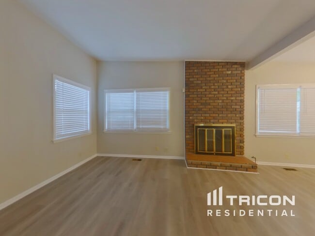 Photo - 2087 Meadowbrook Dr SW